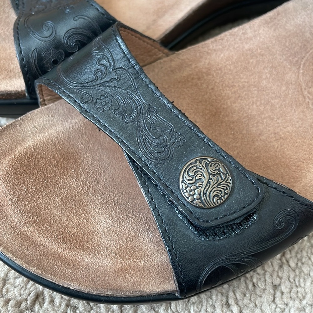 Dansko Paola Embossed Leather Flat Sandals 38 Black Comfort Shoes Women’s 8 Boho - Picture 10 of 13